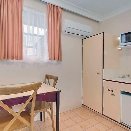 Econo Lodge Savannah Park Тамуорт Экстерьер фото