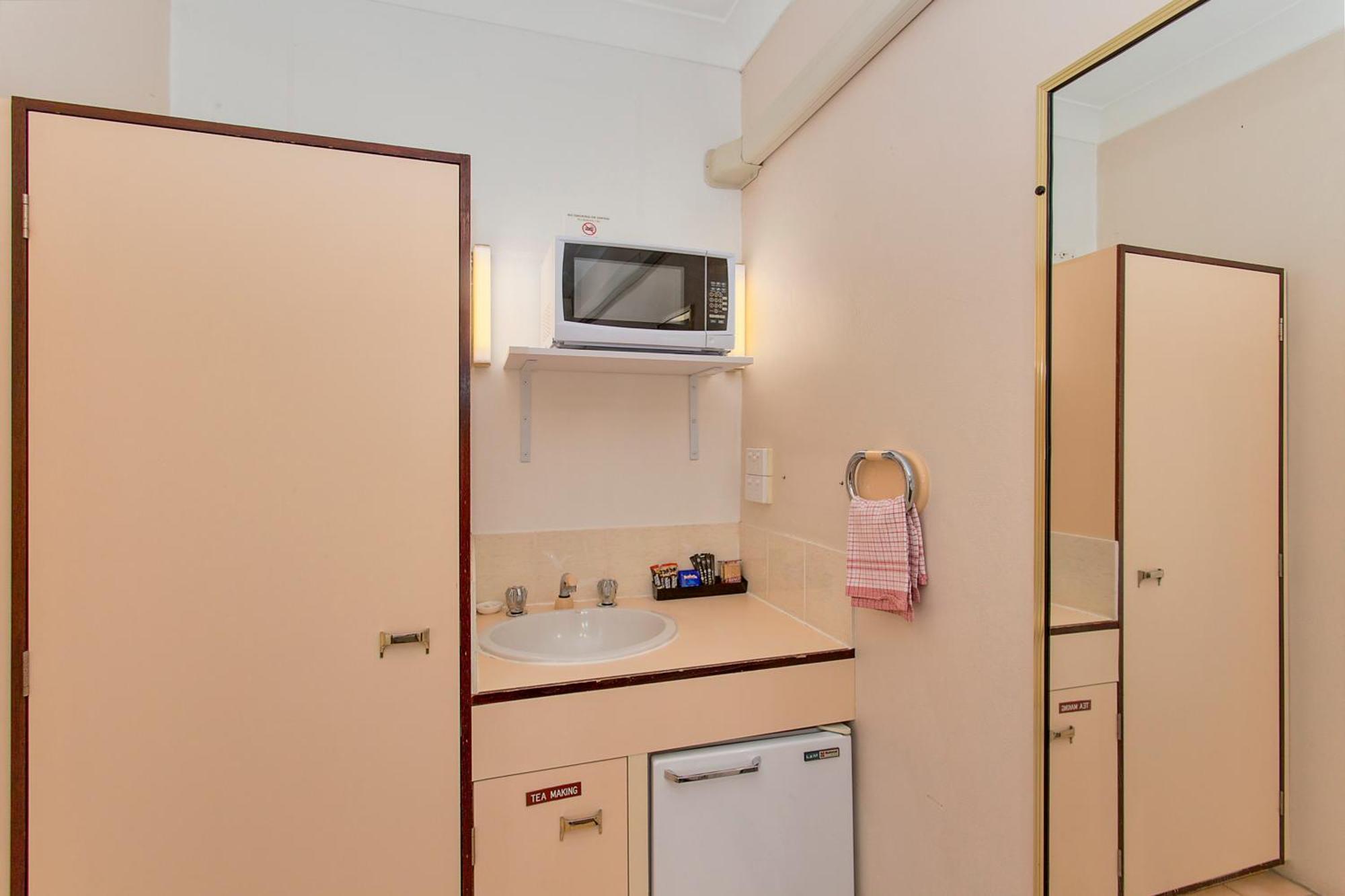 Econo Lodge Savannah Park Тамуорт Экстерьер фото